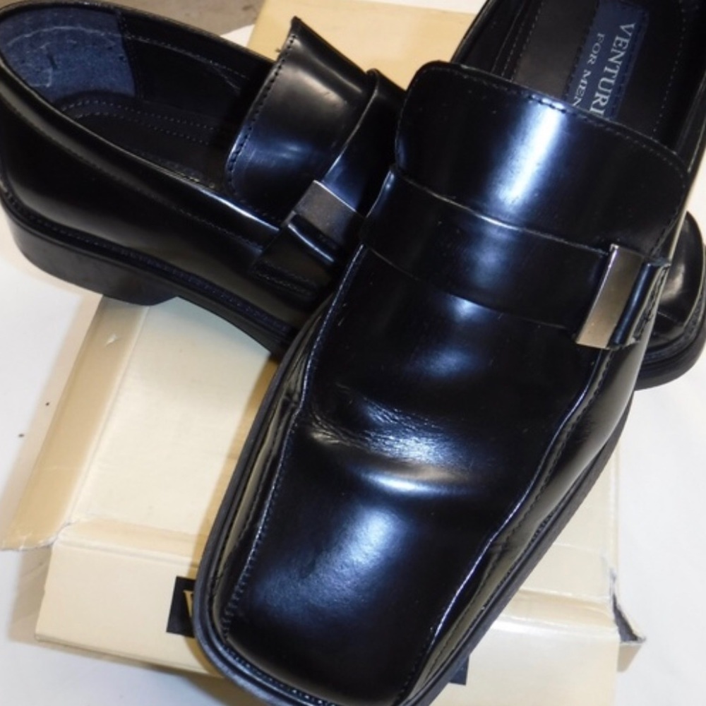 Venturini Italian Made size 9.5 men’s dress shoes